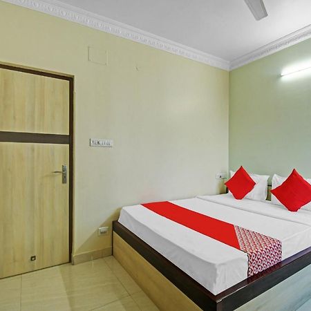 Oyo Flagship 84655 S S Guest House โกลกาตา ภายนอก รูปภาพ