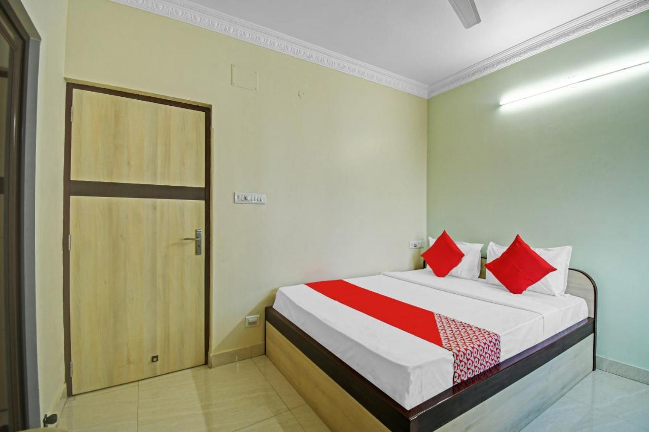Oyo Flagship 84655 S S Guest House โกลกาตา ภายนอก รูปภาพ