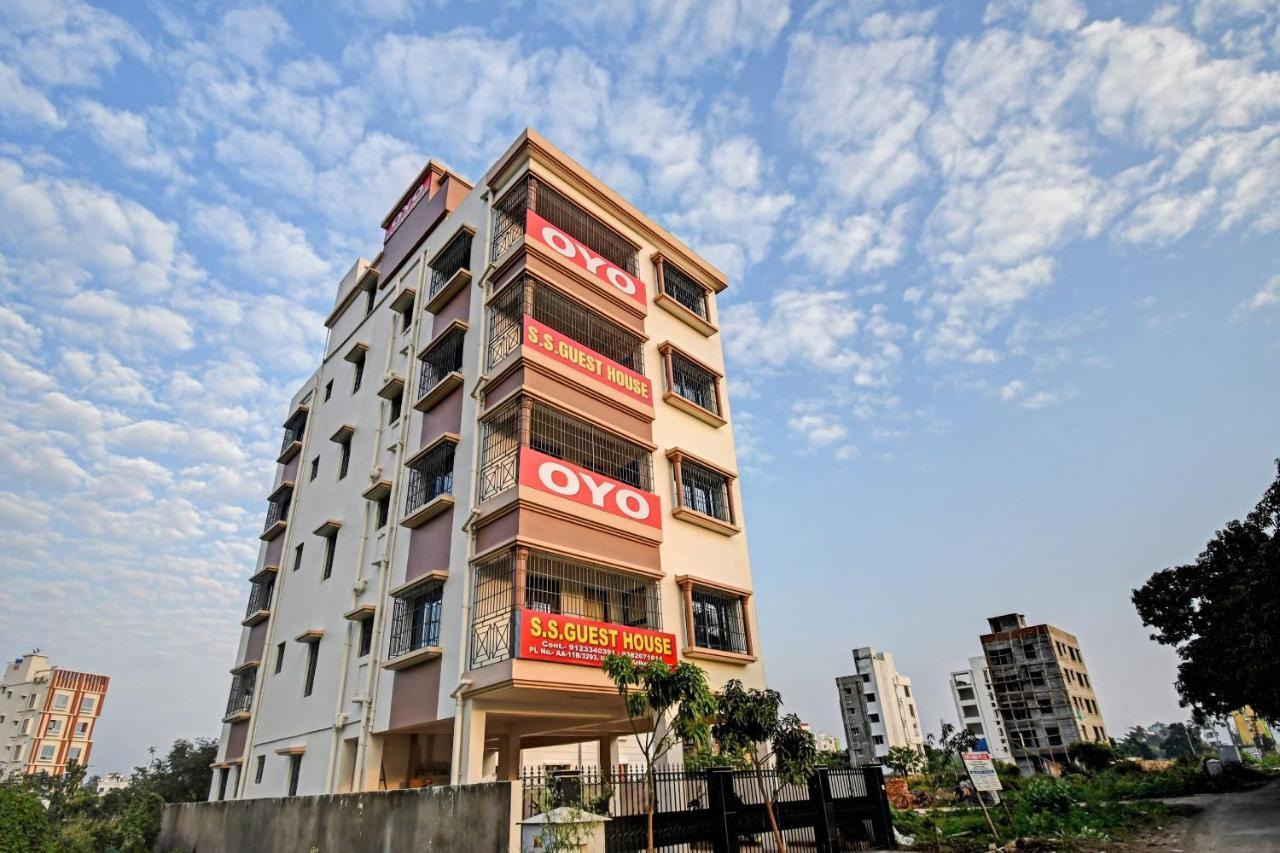 Oyo Flagship 84655 S S Guest House โกลกาตา ภายนอก รูปภาพ